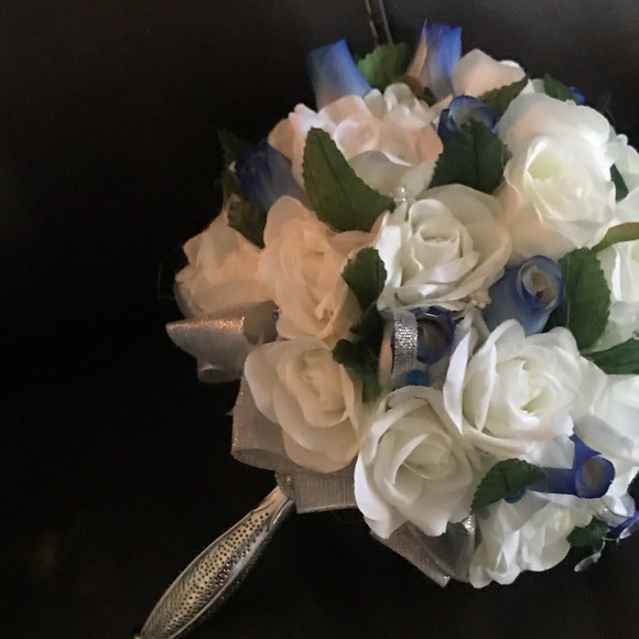 Gorgeous blue an white elegant - Picture 1 of 8